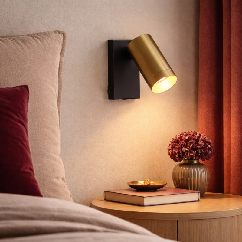 Moderne Wandstrahler Messing, Nadi, mit Schalter