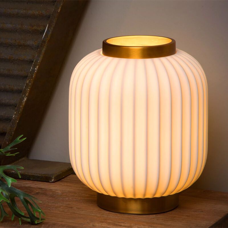 Weiße Tischleuchte Retro, Gosse, mit Schalter Weiße Tischleuchte Retro, Gosse, mit Schalter