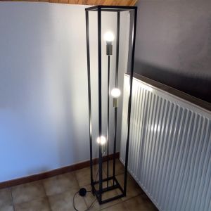 Schwarze Stehlampe Modern, Fabrice, mit Schalter